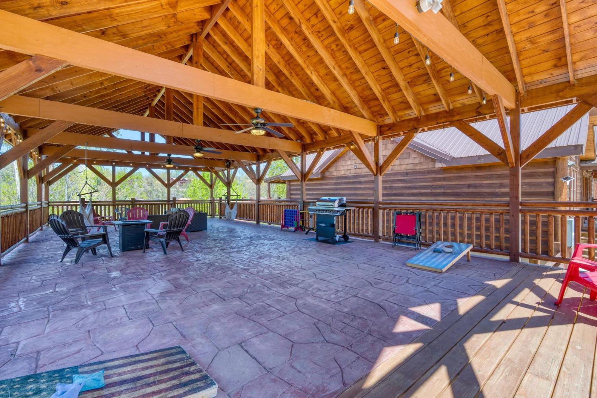 Holiday home Sleeps 28 - Luxe Smokies Game Hot Tub Views Near Attractions