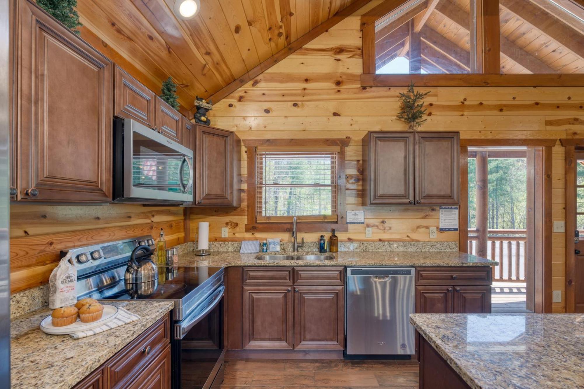 Holiday home Sleeps 28 - Luxe Smokies Game Hot Tub Views Near Attractions Pigeon Forge