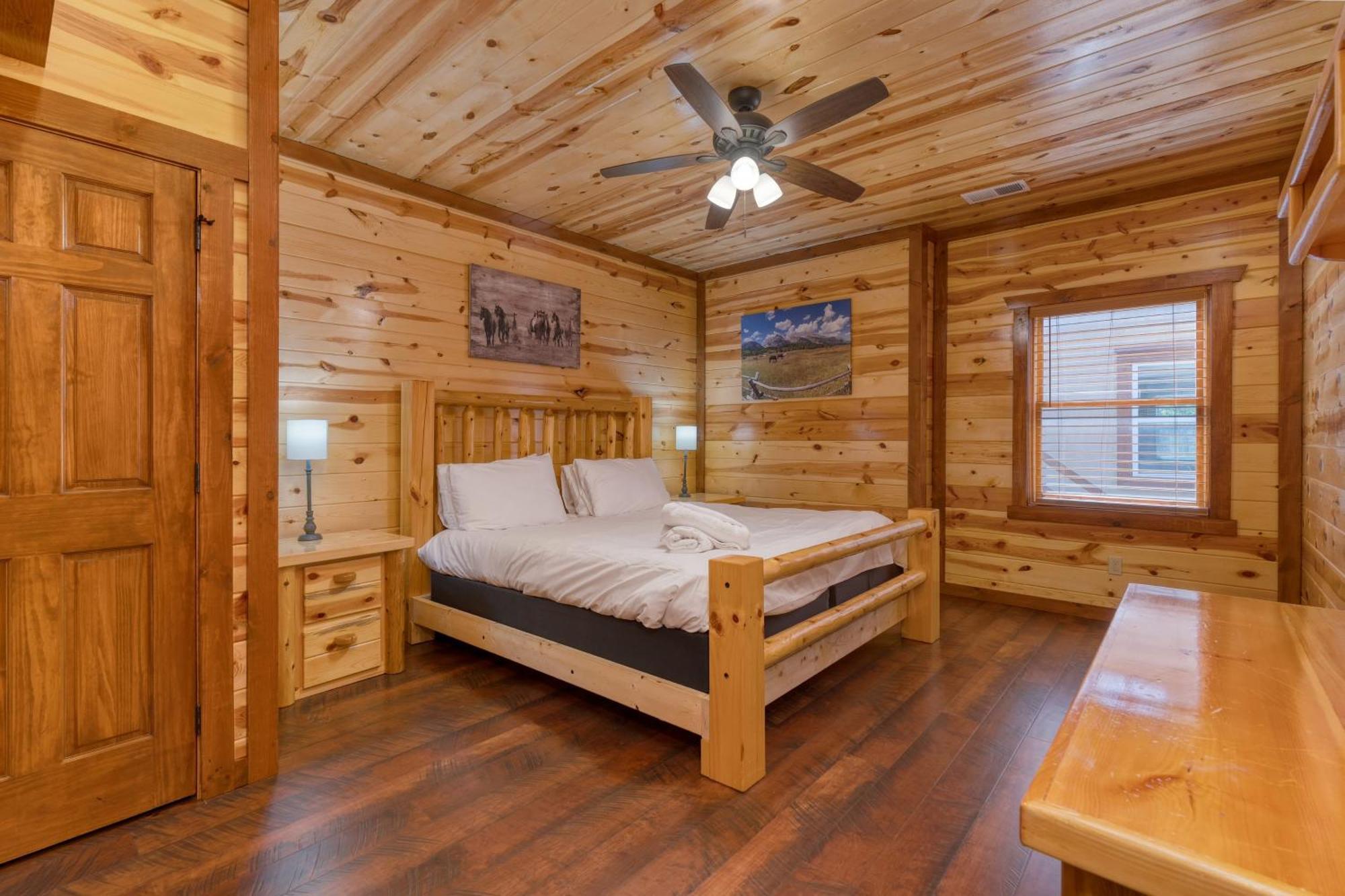 Sleeps 28 - Luxe Smokies Game Hot Tub Views Near Attractions *