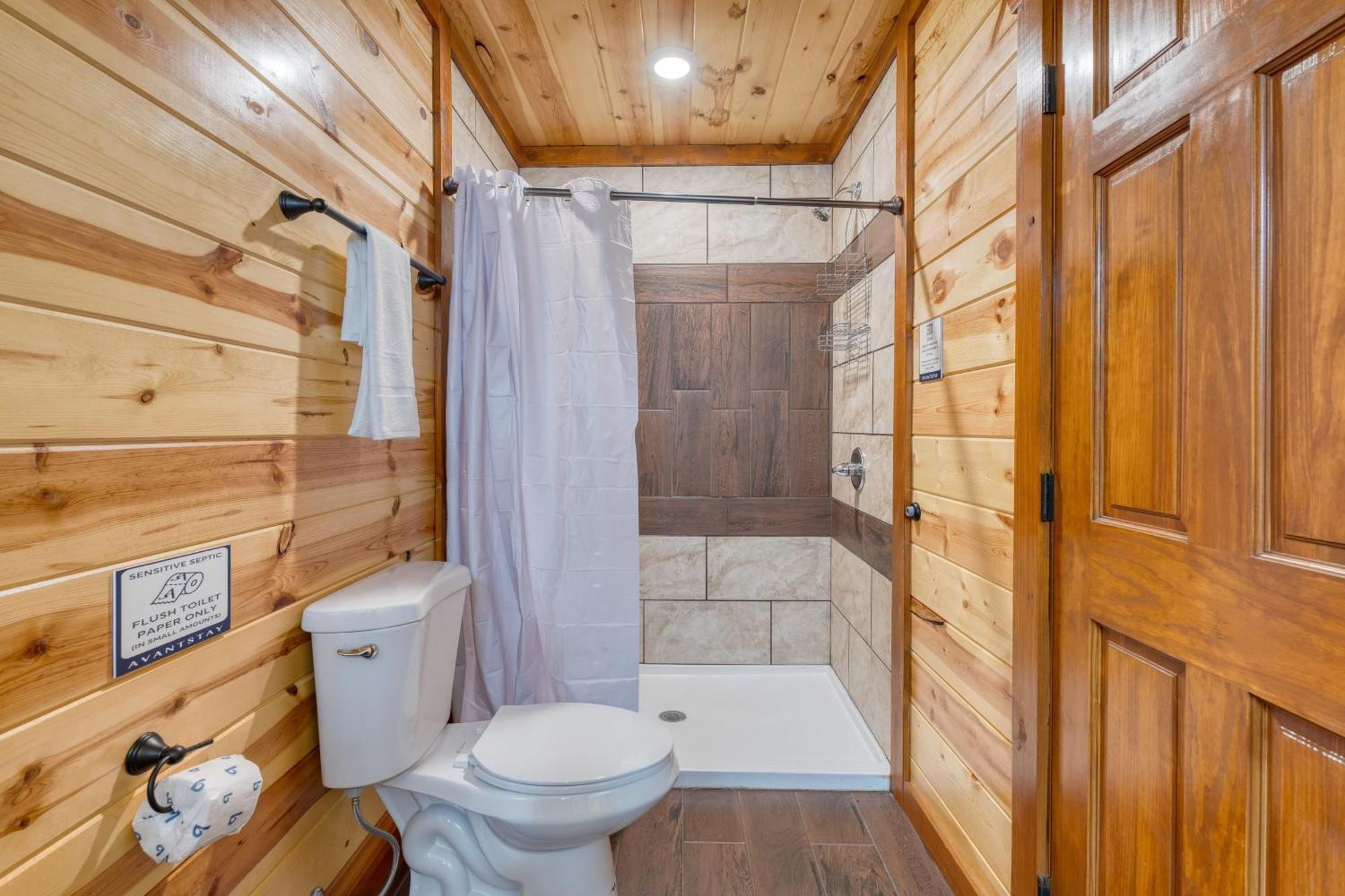 Sleeps 28 - Luxe Smokies Game Hot Tub Views Near Attractions *