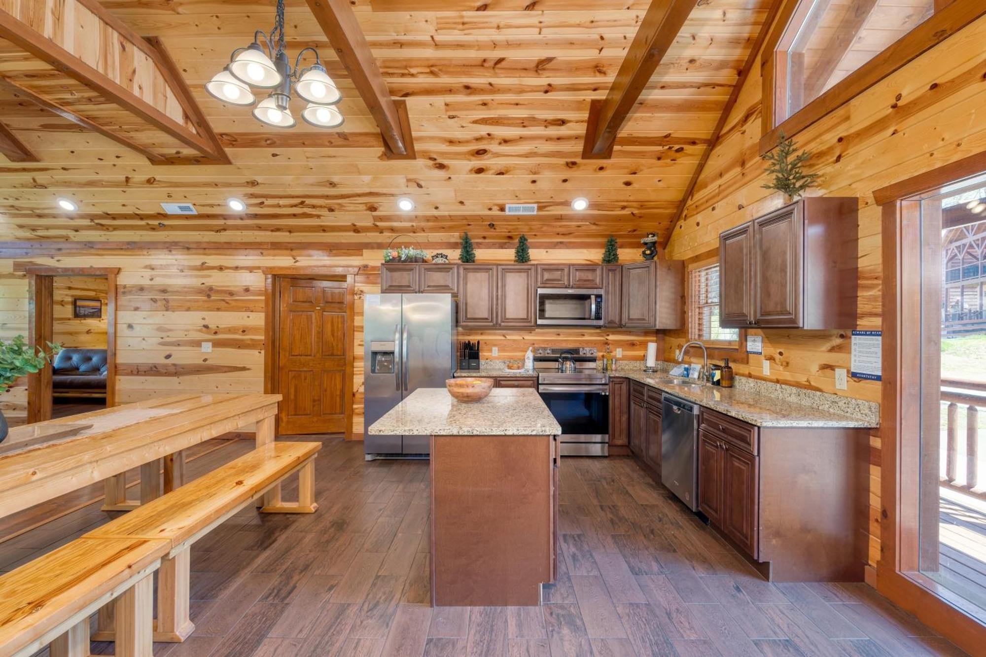 Sleeps 28 - Luxe Smokies Game Hot Tub Views Near Attractions Pigeon Forge