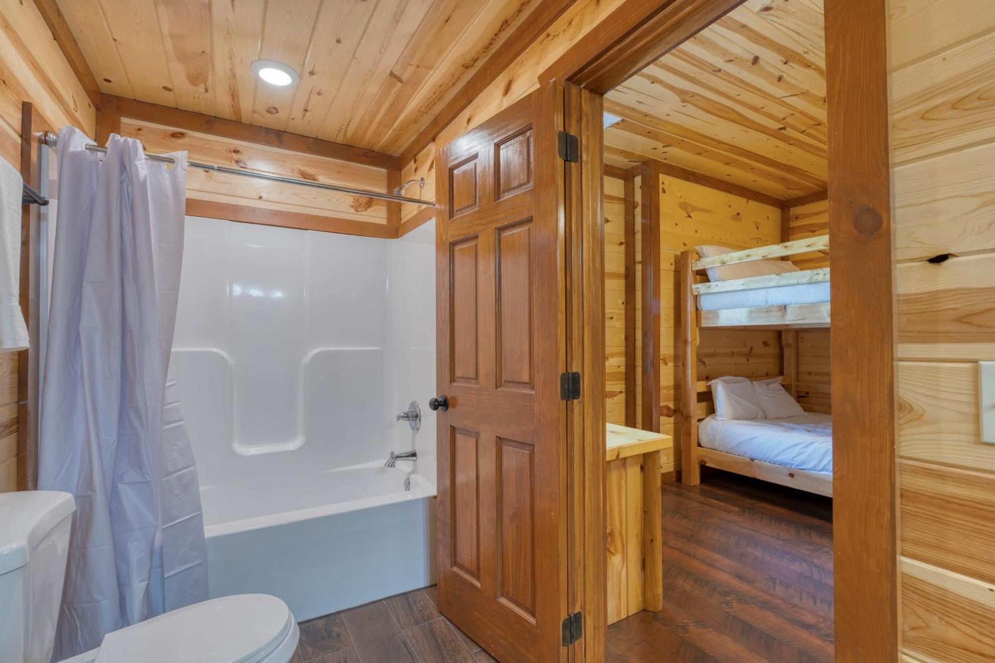 Holiday home Sleeps 28 - Luxe Smokies Game Hot Tub Views Near Attractions *
