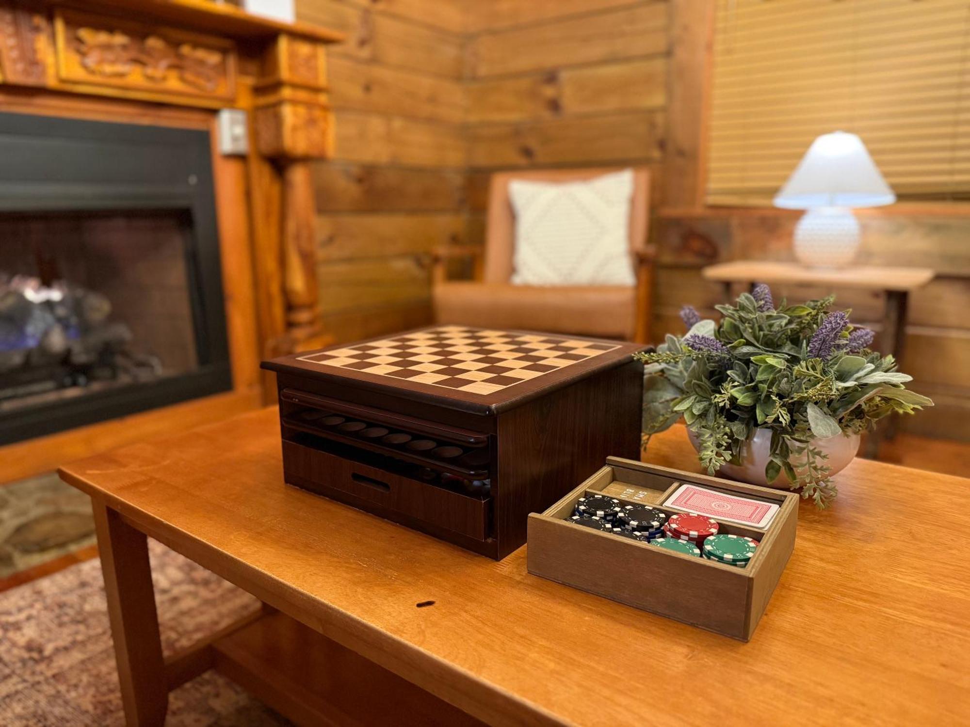 Couples Getaway Near National Park W Hot Tub Pigeon Forge