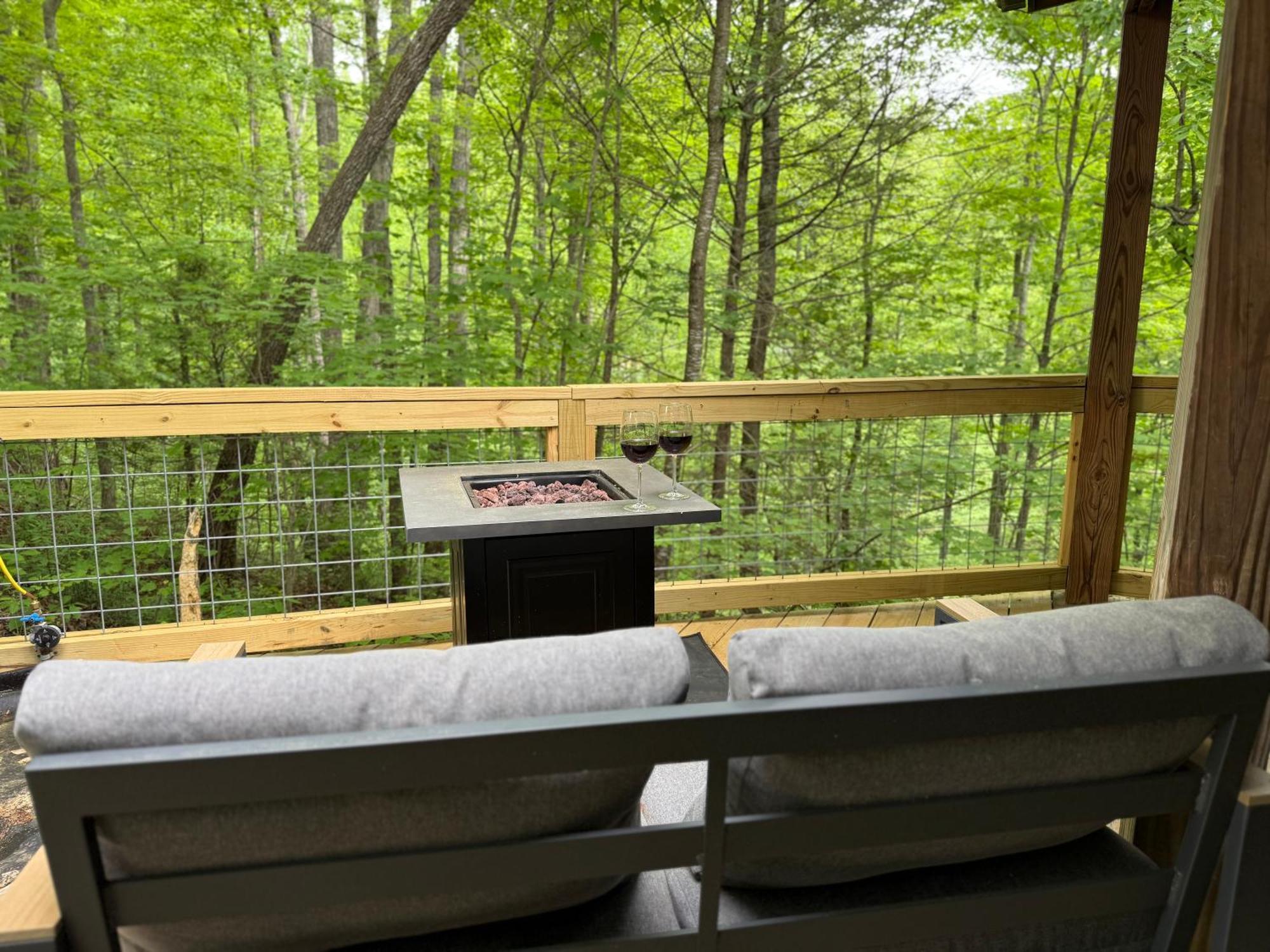Couples Getaway Near National Park W Hot Tub *