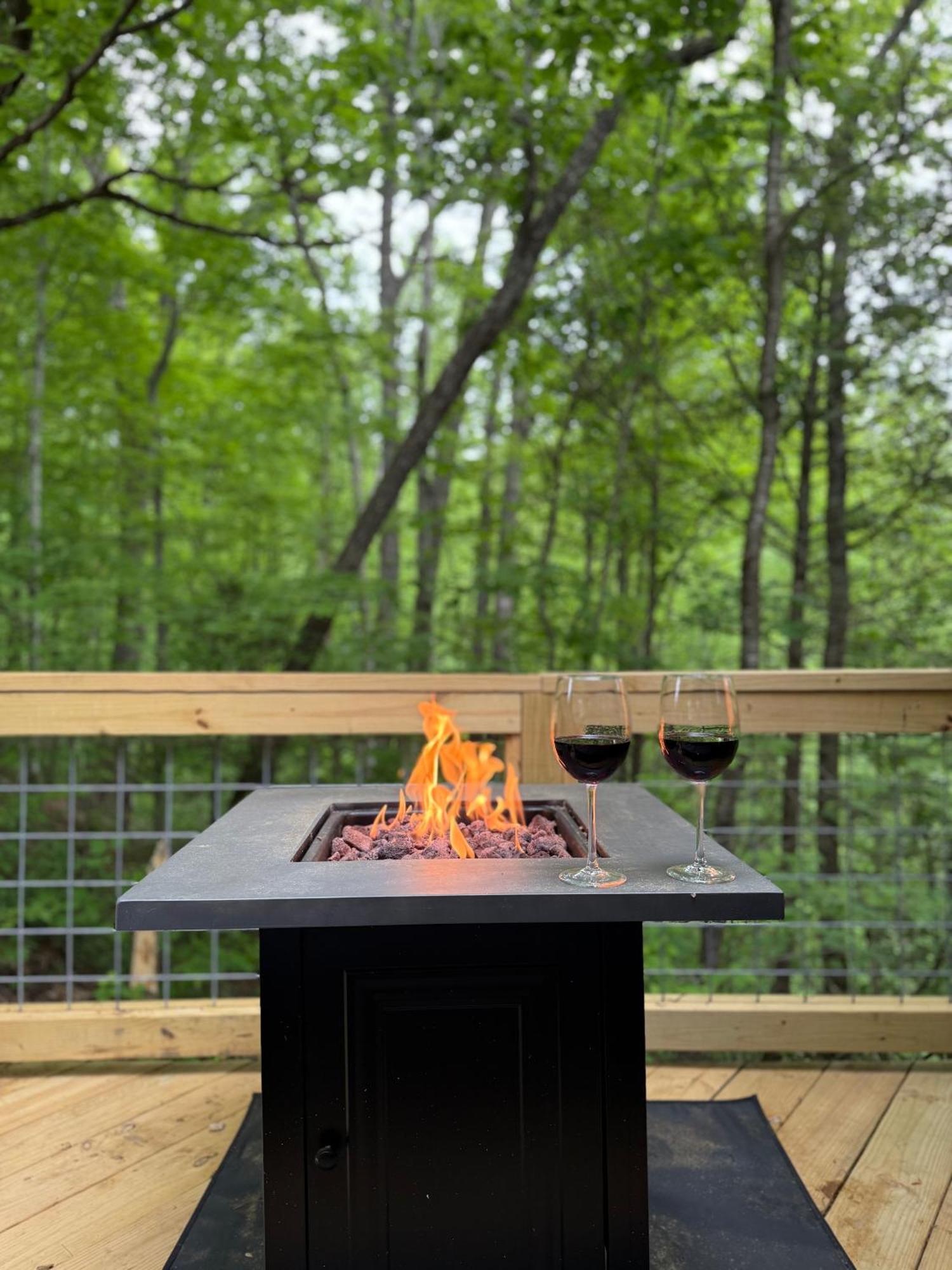 Couples Getaway Near National Park W Hot Tub Pigeon Forge