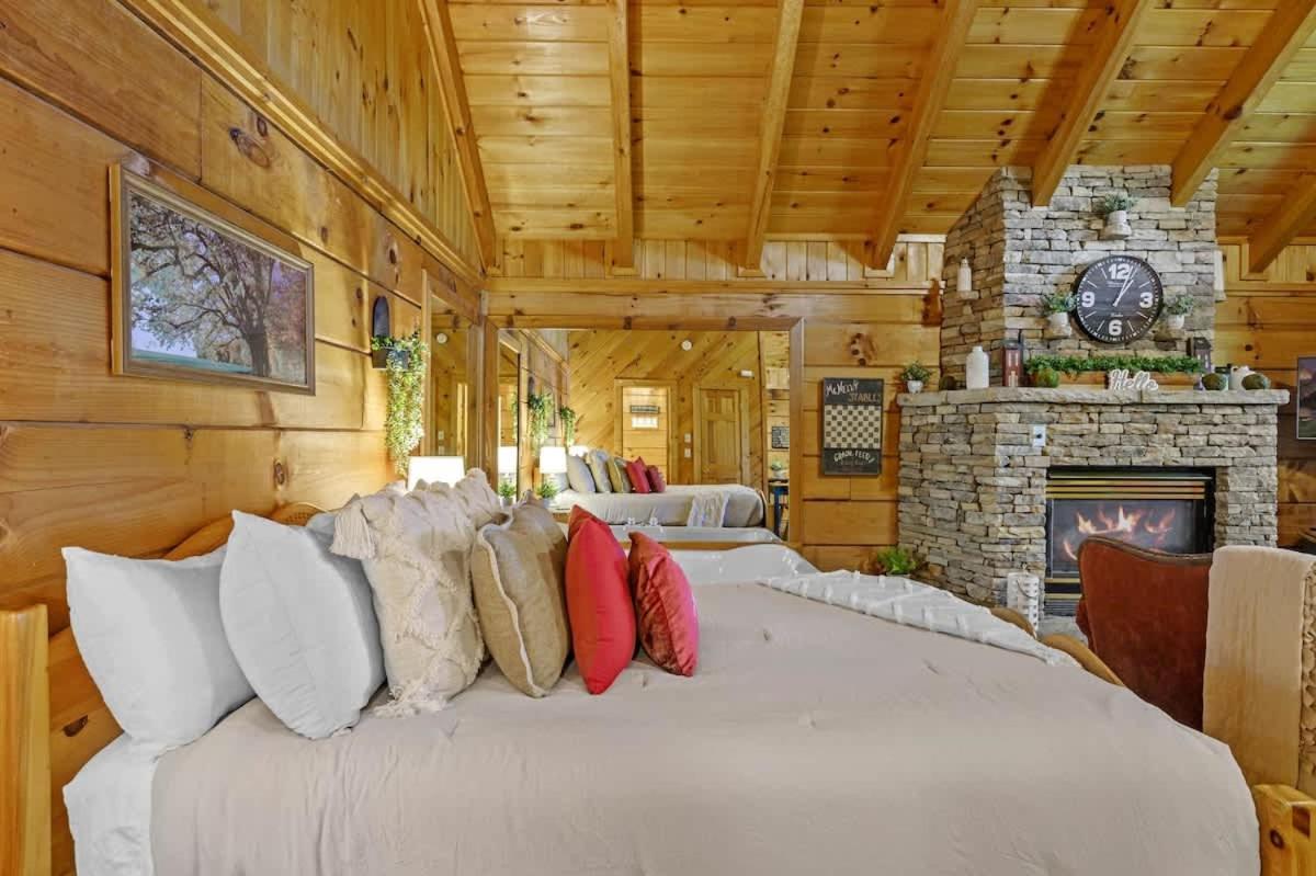 Do Not Disturb - Smoky Mountain Cabin, Hot Tub, Fireplace * Pigeon Forge