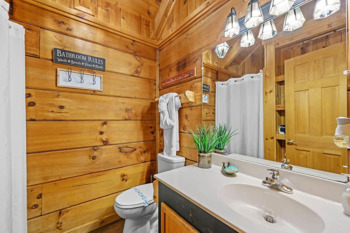 Holiday home Do Not Disturb - Smoky Mountain Cabin, Hot Tub, Fireplace *