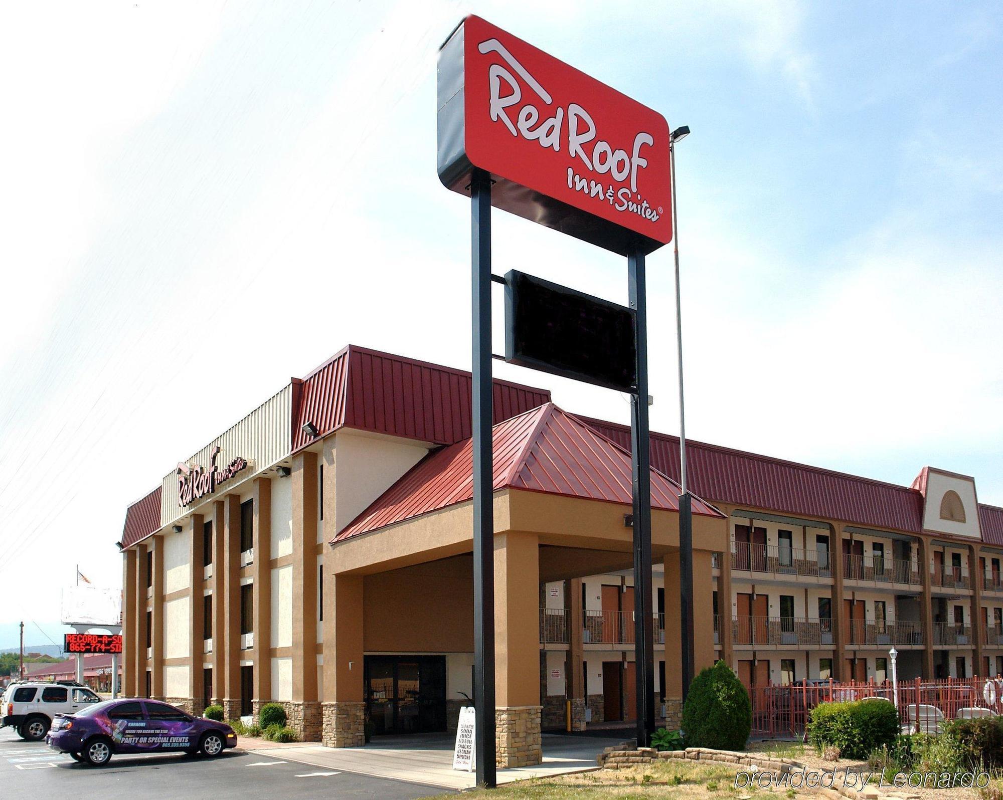 Red Roof & Parkway Motel 2*