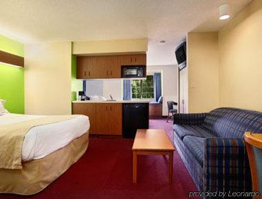 Hampton & On The Parkway 3*