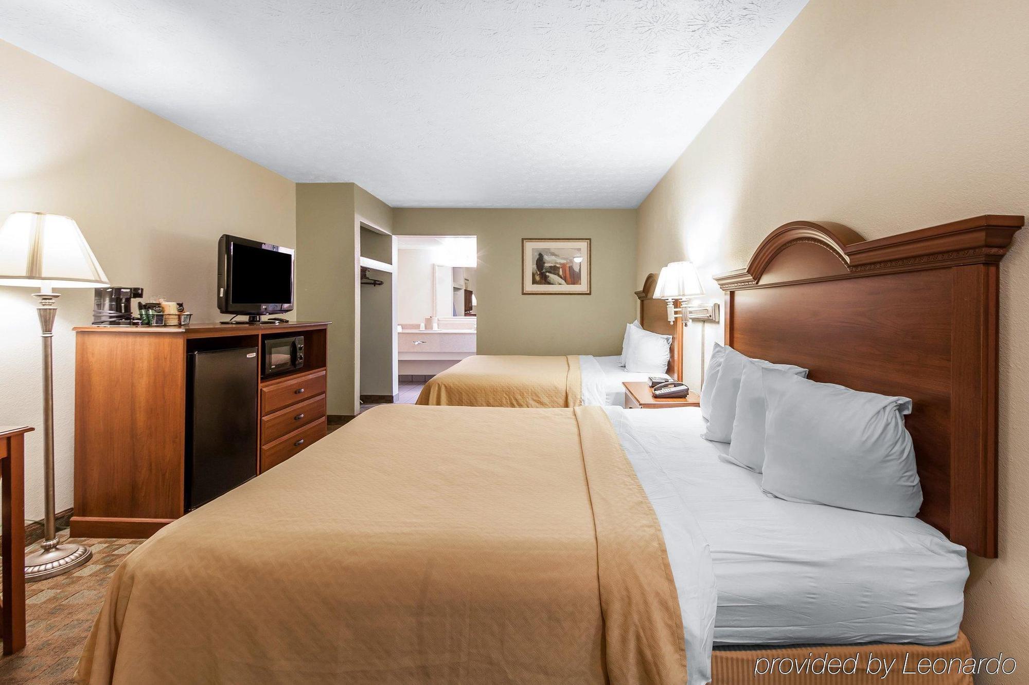Hotel Quality & At Dollywood Lane 2*