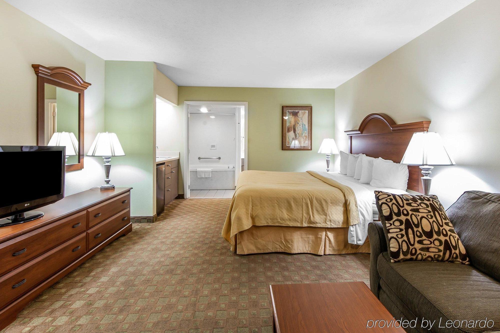Hotel Quality & At Dollywood Lane