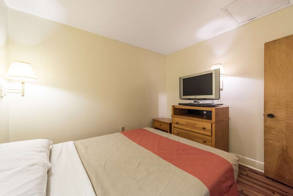 Hotel Sleep & Downtown Pigeon Forge