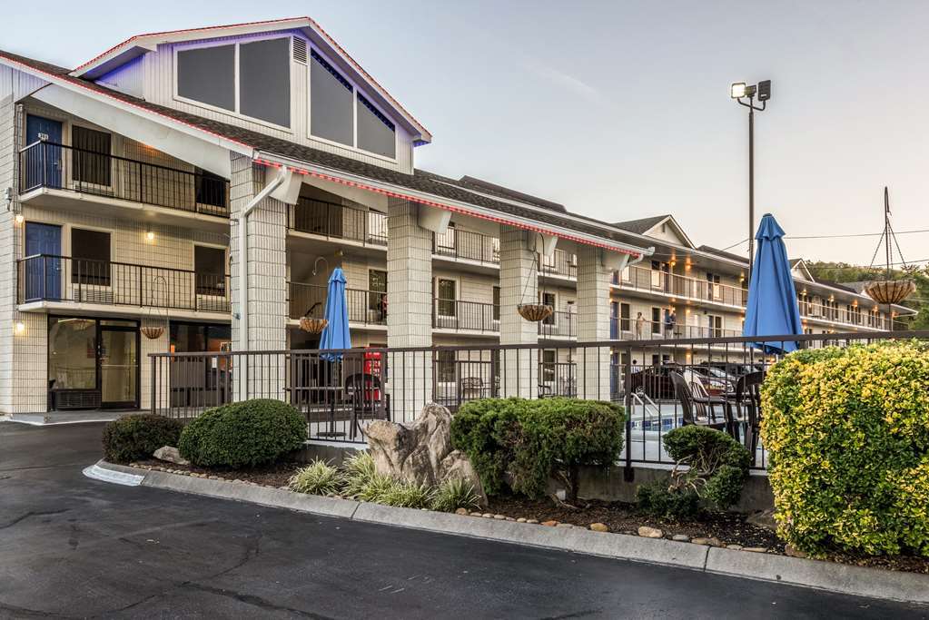 Sleep & Downtown 2* Pigeon Forge