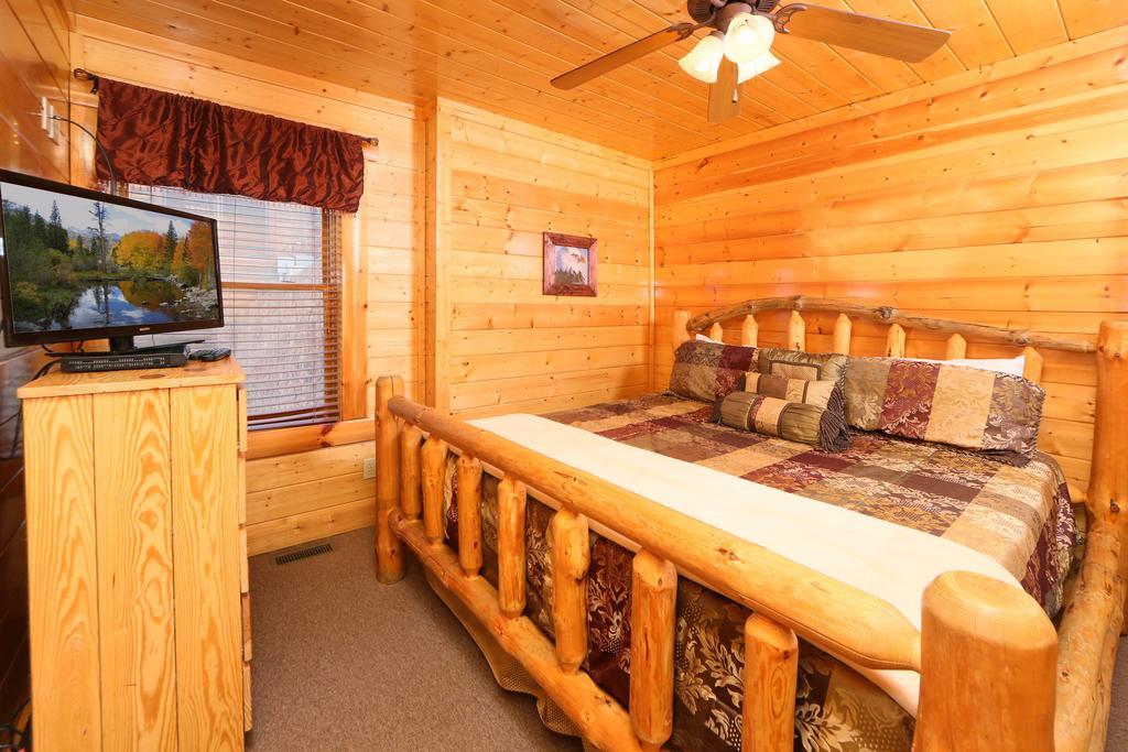 Rising Eagle - Eight Bedroom Holiday home Pigeon Forge