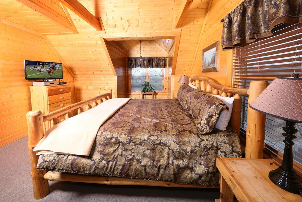 Rising Eagle - Eight Bedroom Holiday home *