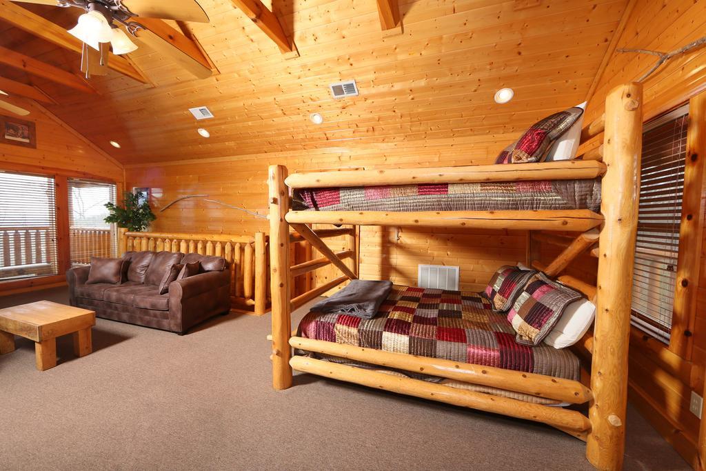 Rising Eagle - Eight Bedroom Holiday home *