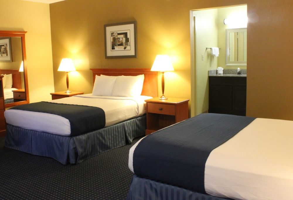 Western Toni 3* Pigeon Forge