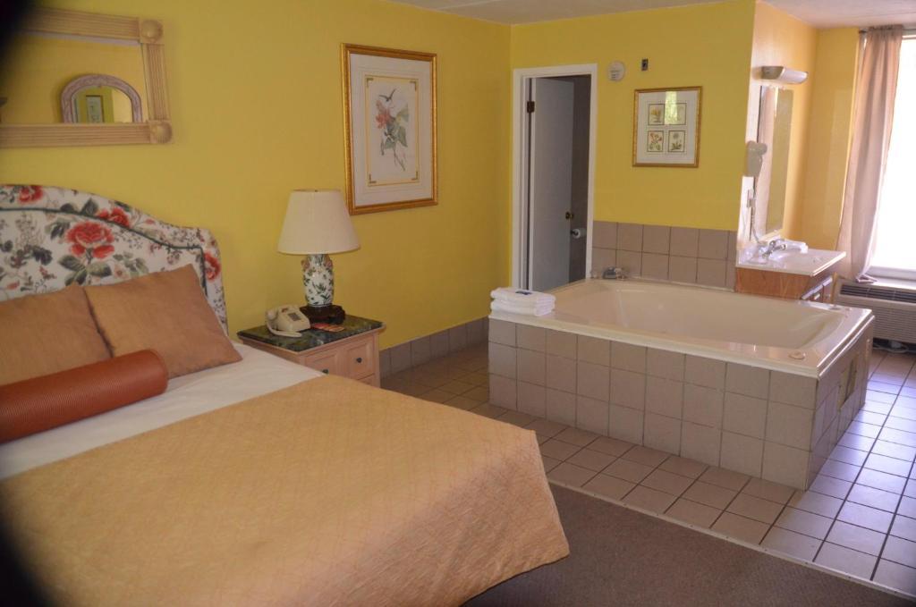 Riverlodge South Hotel 2*