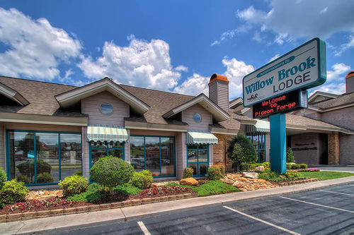 By Willow Brook Hotel Pigeon Forge