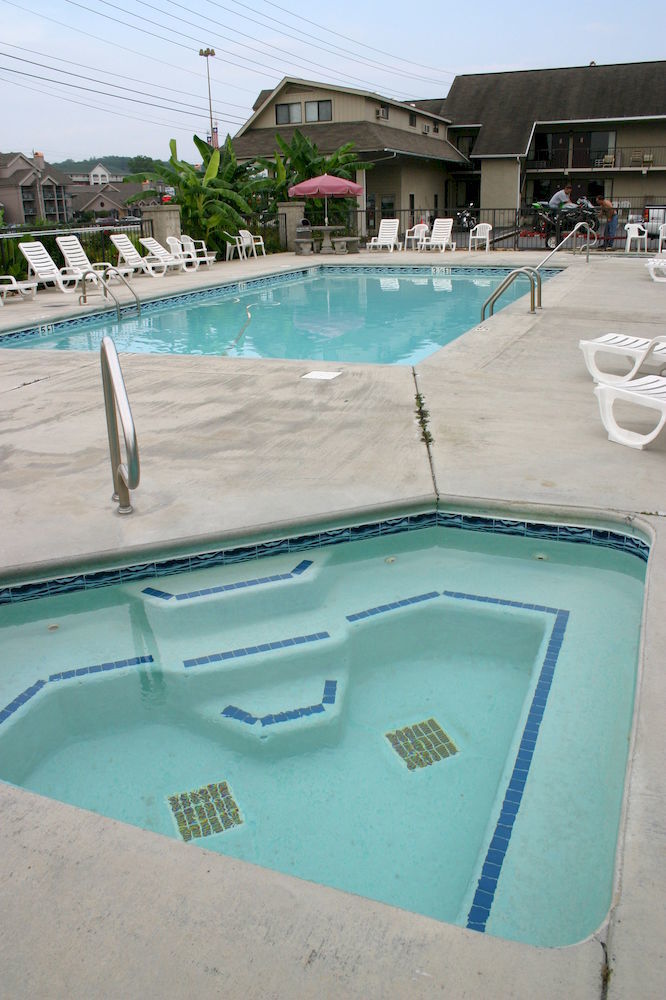 Mountain Breeze Motel 2*