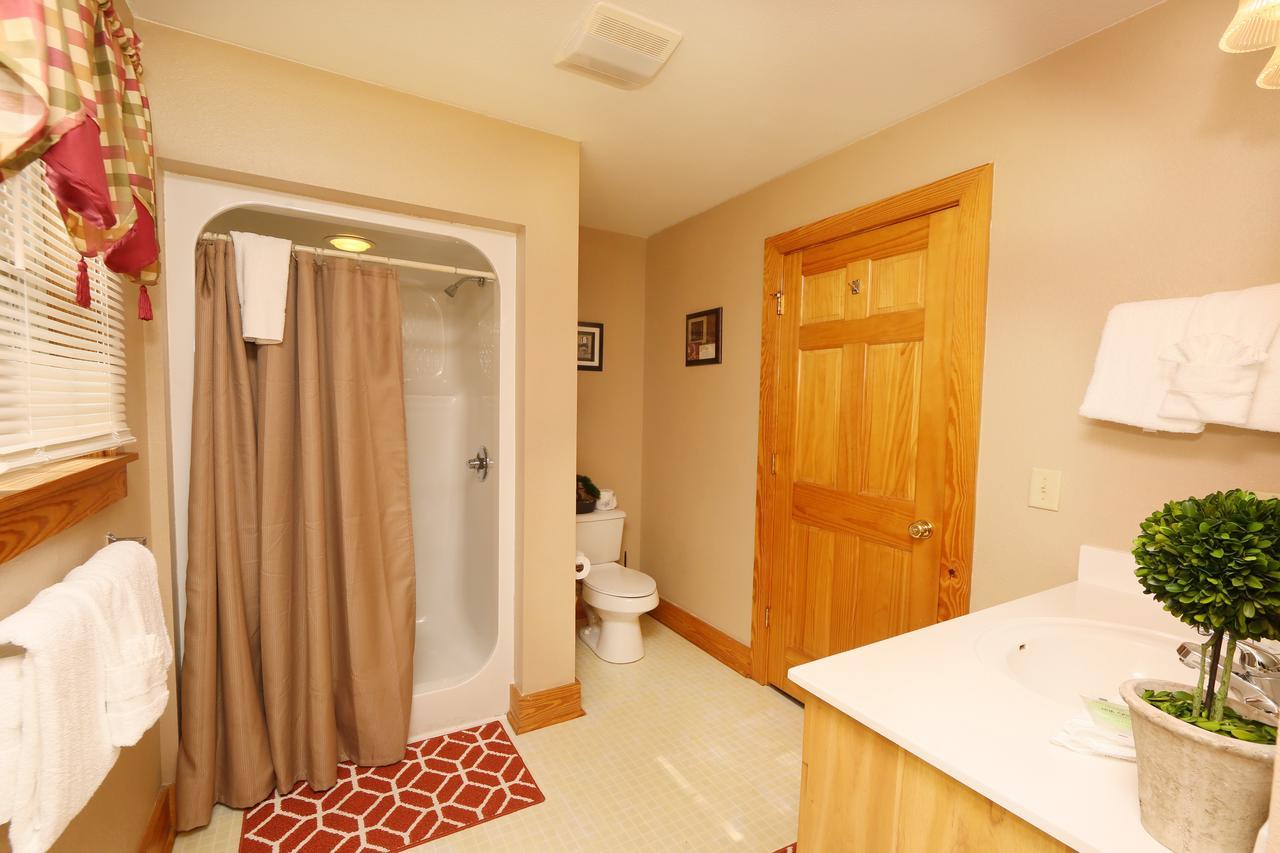 Pinnacle View 7b - Three Bedroom Apartment *