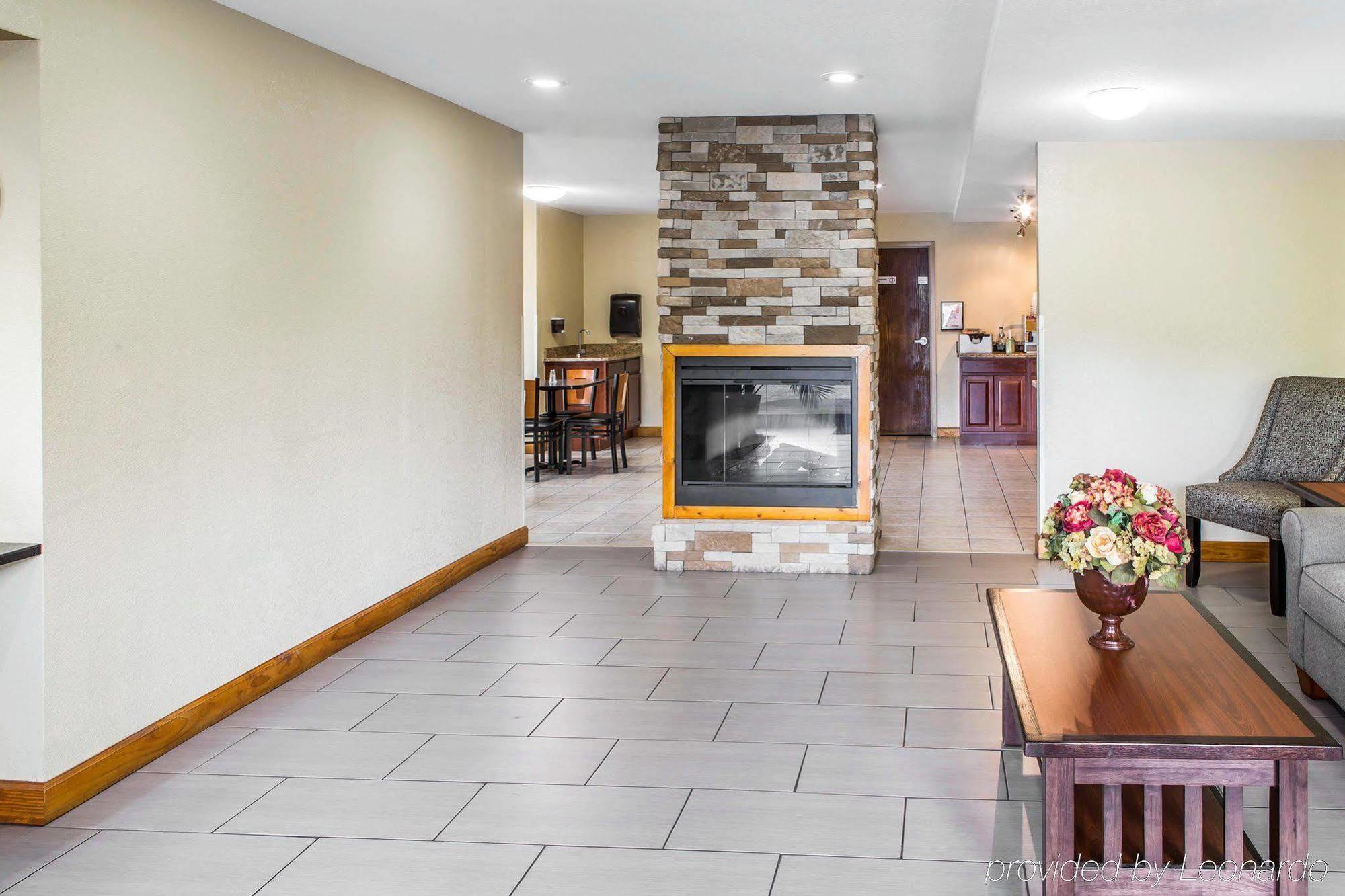 Howard Johnson By Wyndham