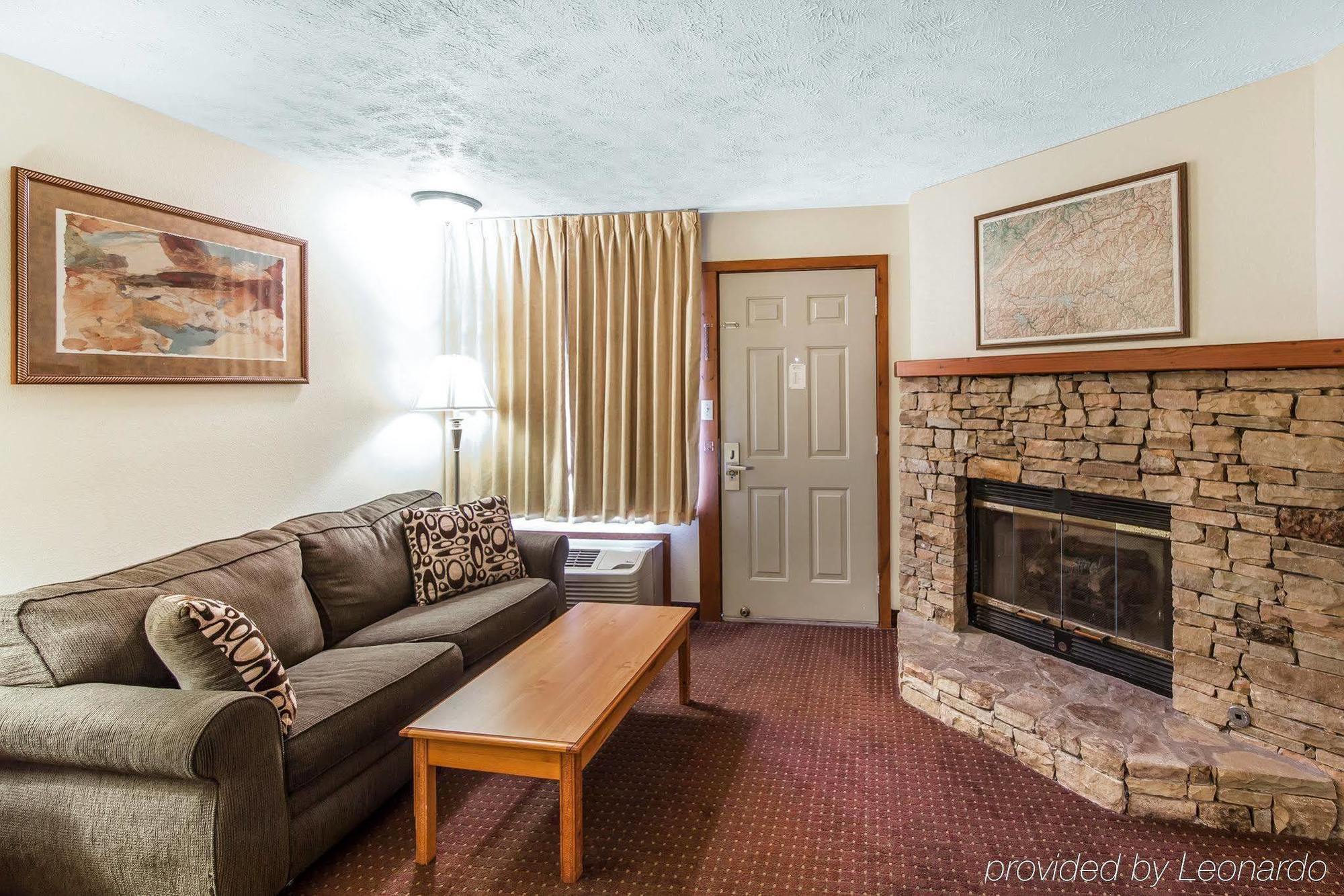 Hotel Quality & At Dollywood Lane