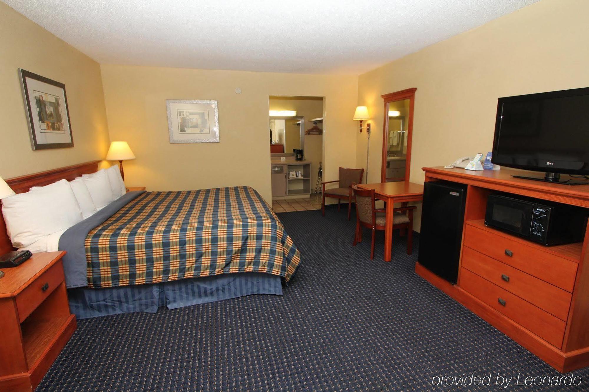 Western Toni 3* Pigeon Forge