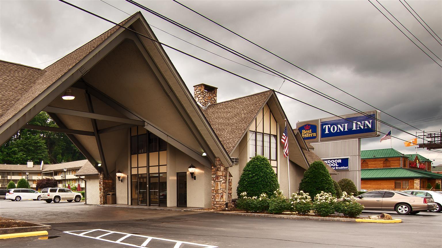 Western Toni Pigeon Forge