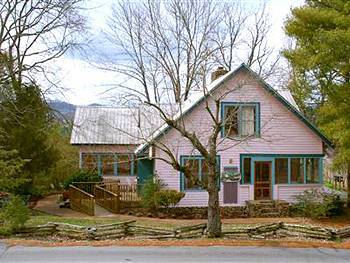 Smokies Hotel 2*