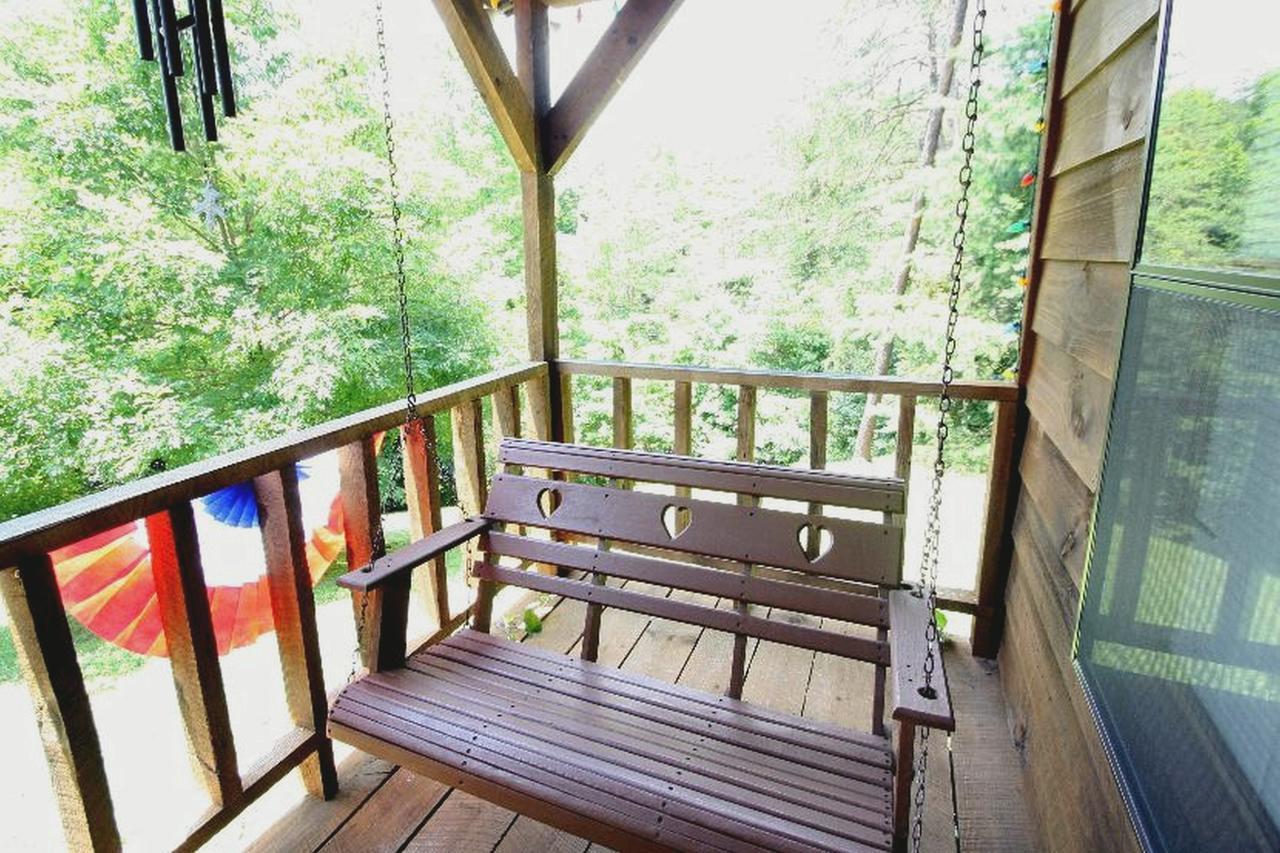 Hartman Hideaway Economy Cabin Holiday home Pigeon Forge