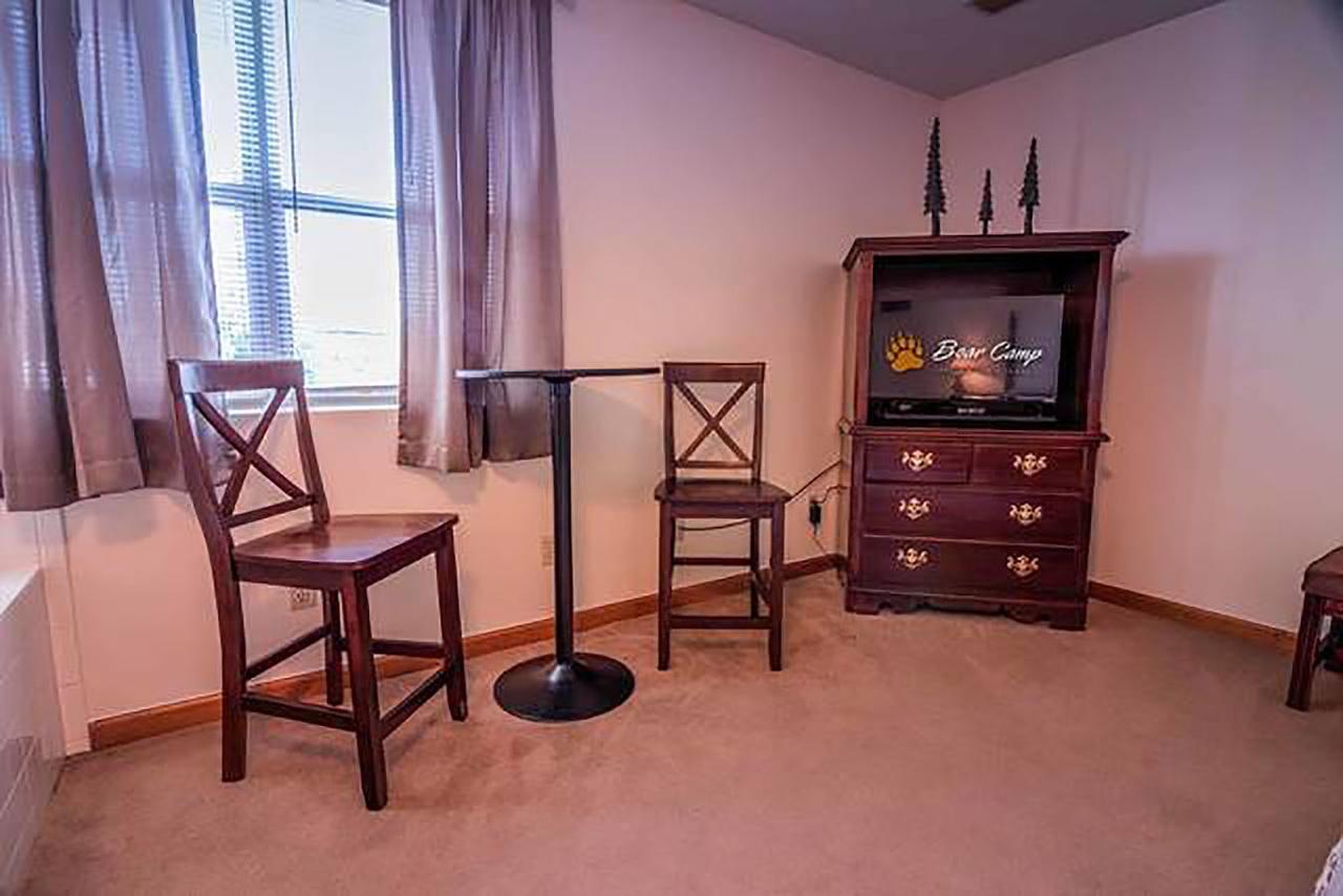Hotel Bear Camp By The Night Pigeon Forge