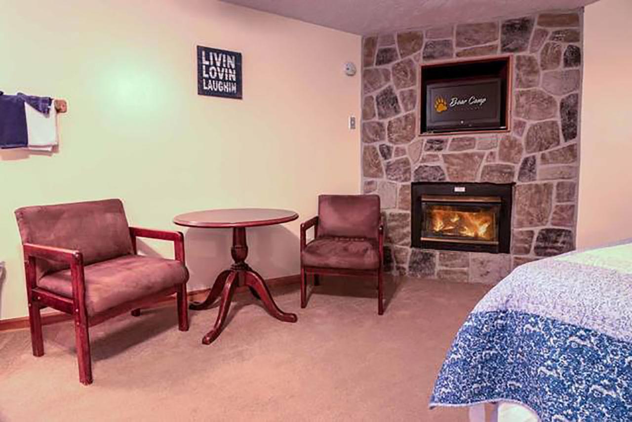 Hotel Bear Camp By The Night Pigeon Forge