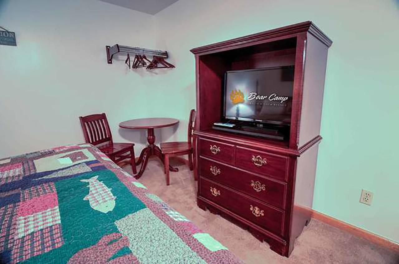 Hotel Bear Camp By The Night Pigeon Forge