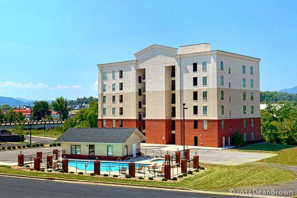 River Crossing #405 Apartment