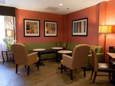 Hotel Hampton & On The Parkway 3*