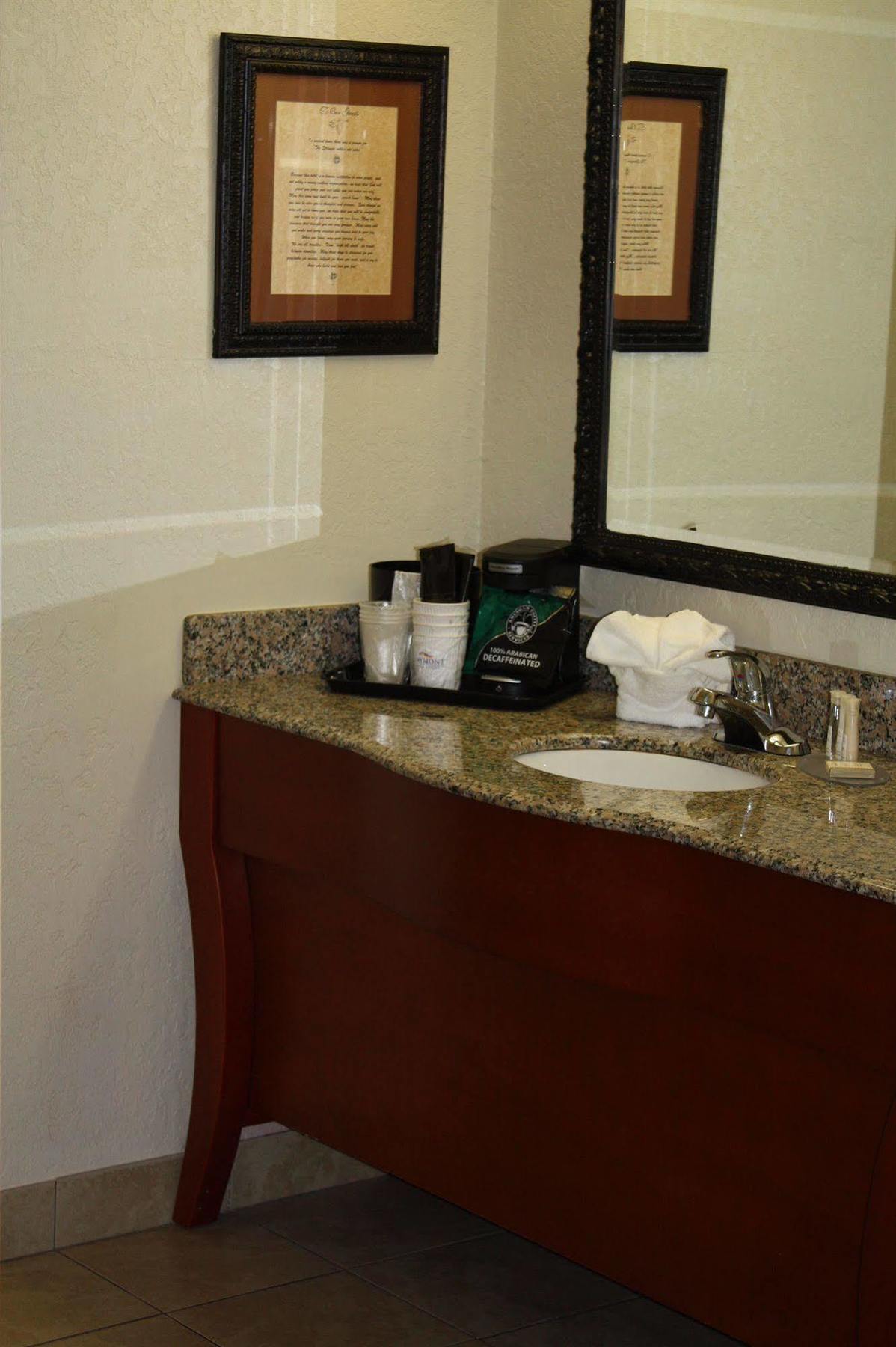 Hotel Baymont By Wyndham Near Island Drive Pigeon Forge