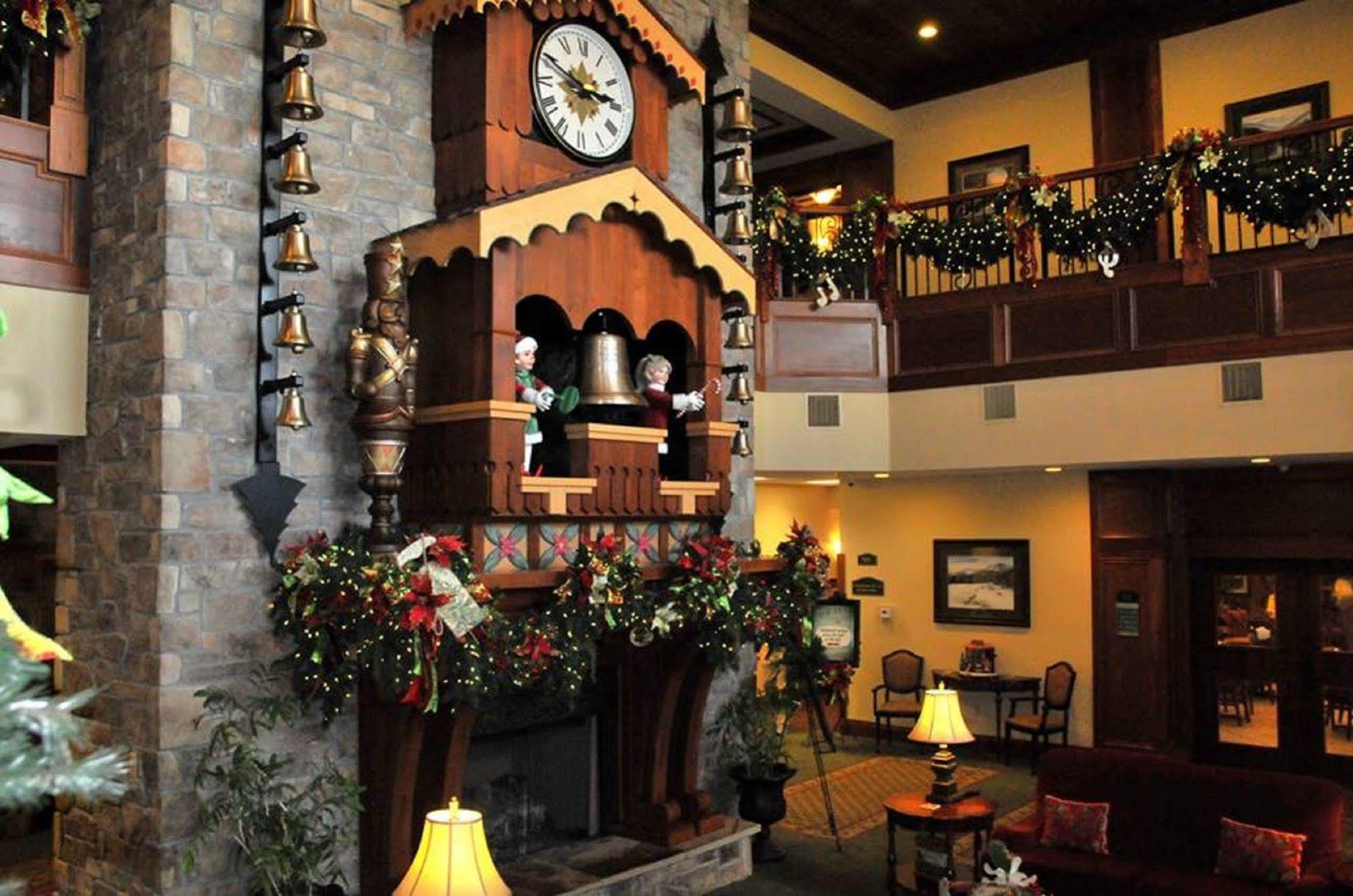 Hotel The At Christmas Place 4*