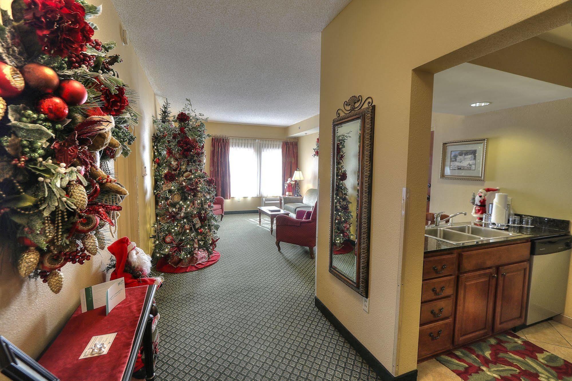 Hotel The At Christmas Place 4*