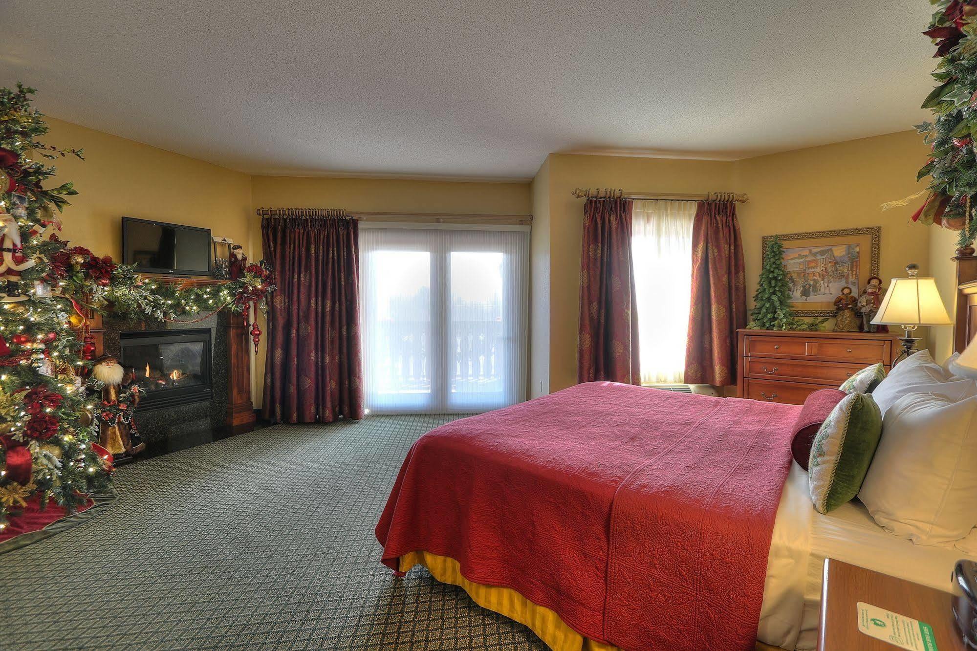 The At Christmas Place 4* Pigeon Forge
