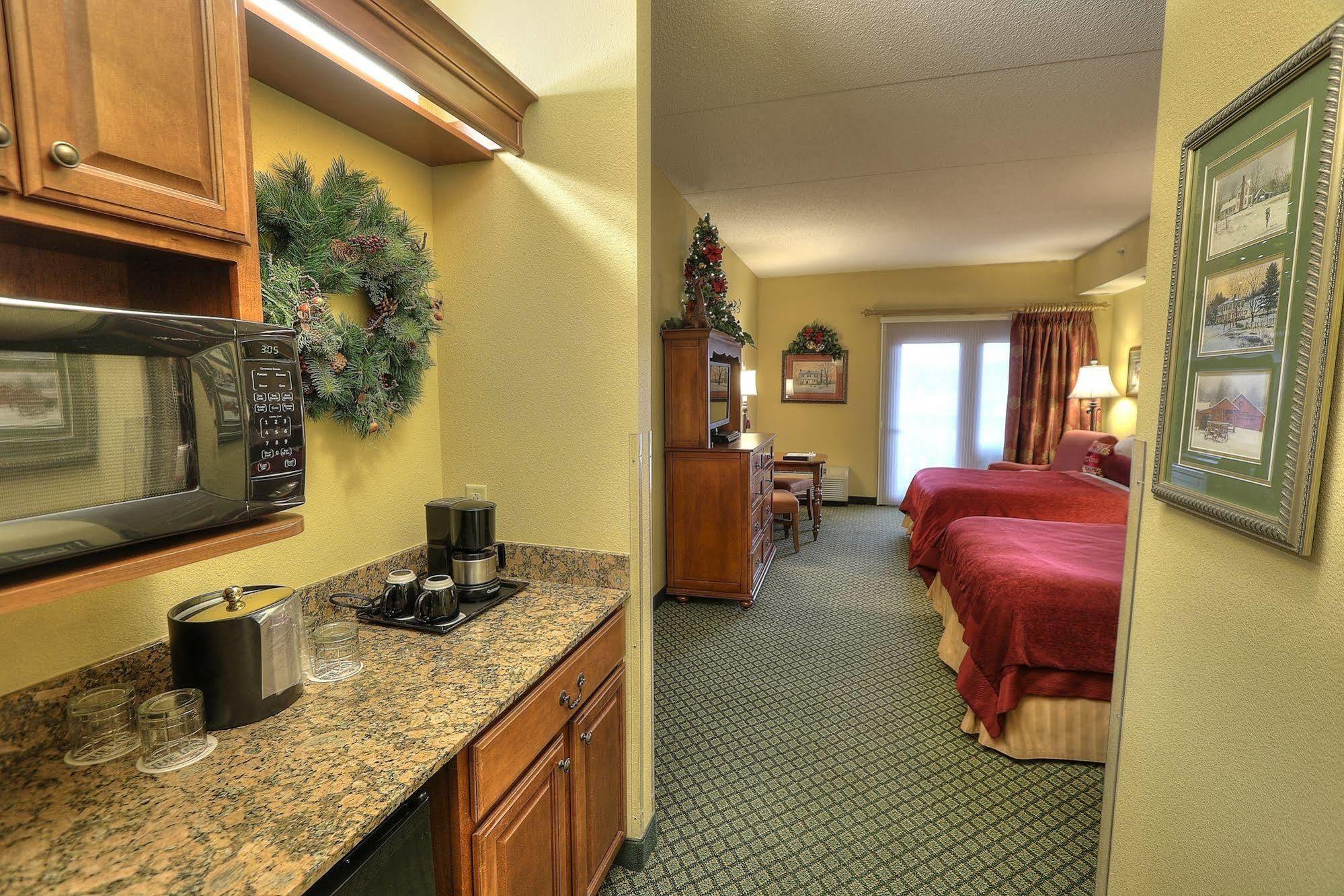 The At Christmas Place 4*