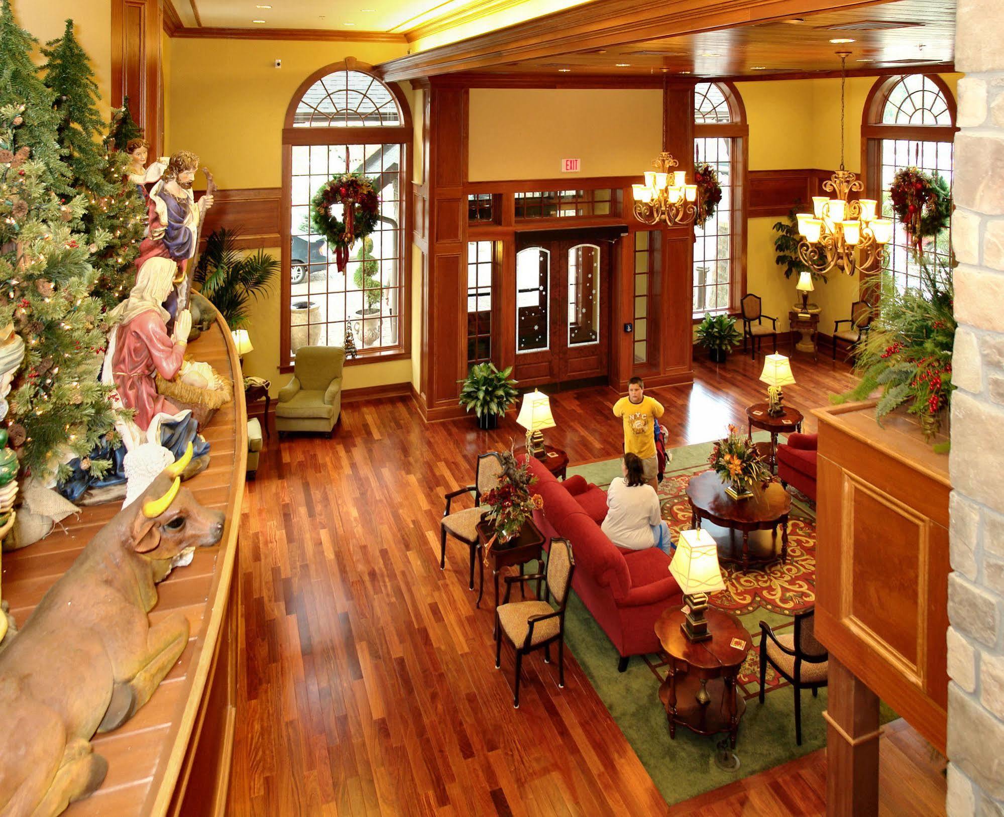 The At Christmas Place 4* Pigeon Forge