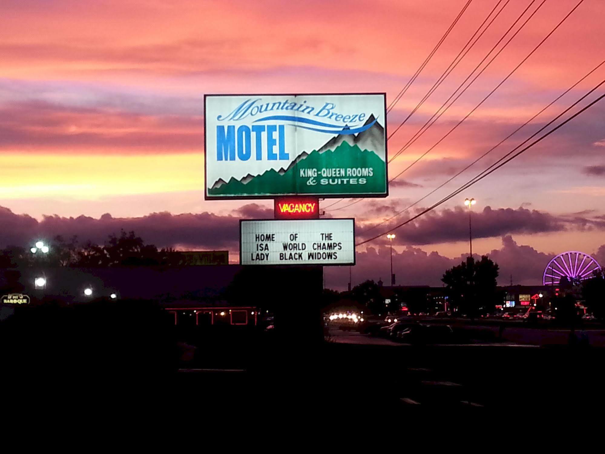 Mountain Breeze 2* Pigeon Forge