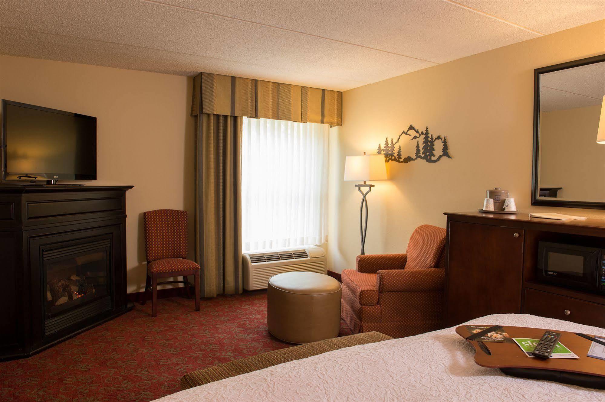 Hampton & On The Parkway 3*
