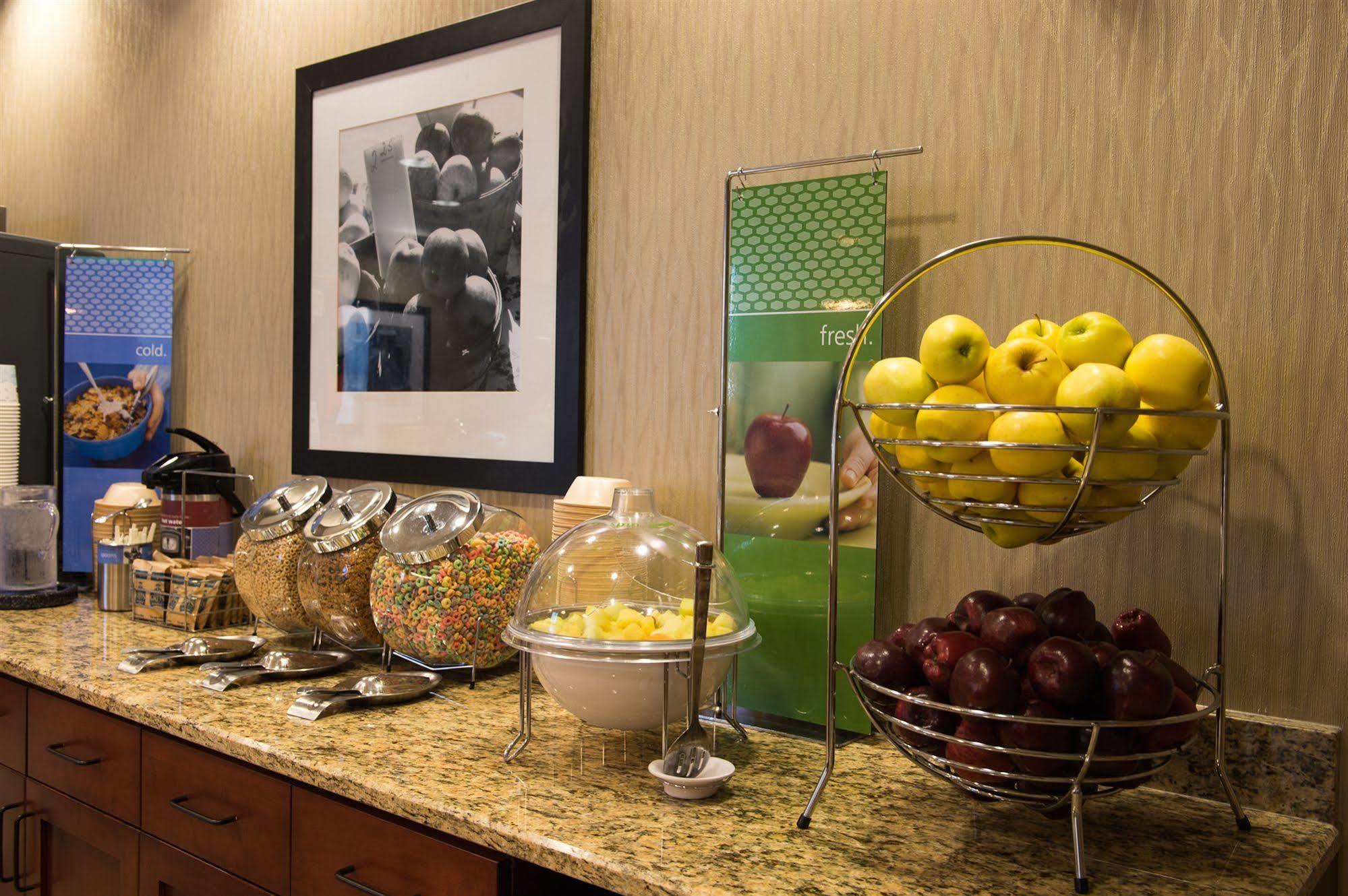 Hampton & On The Parkway Hotel 3*