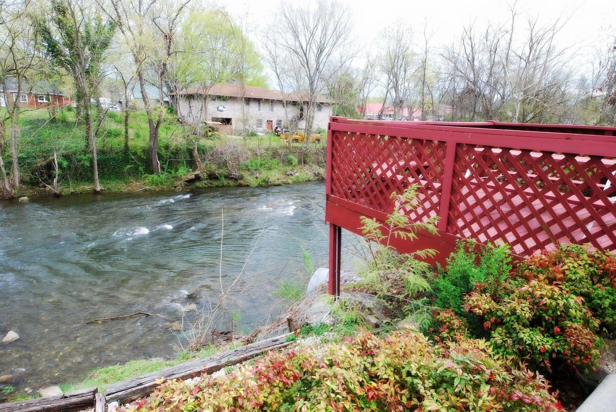 Rivergate Mountain 3*