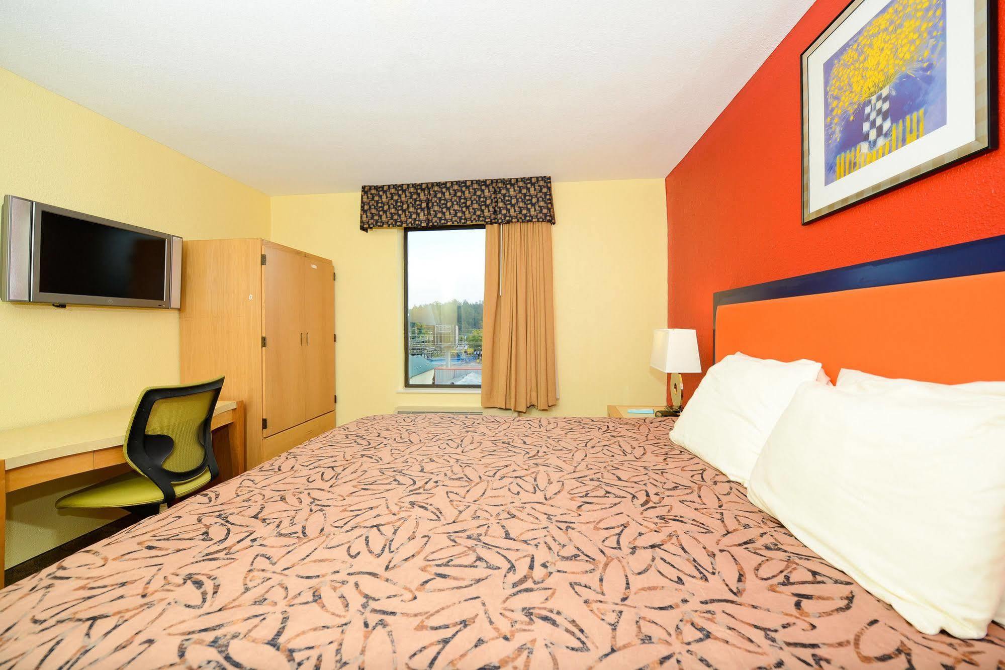 Leblanc Western Signature Collection 2* Pigeon Forge