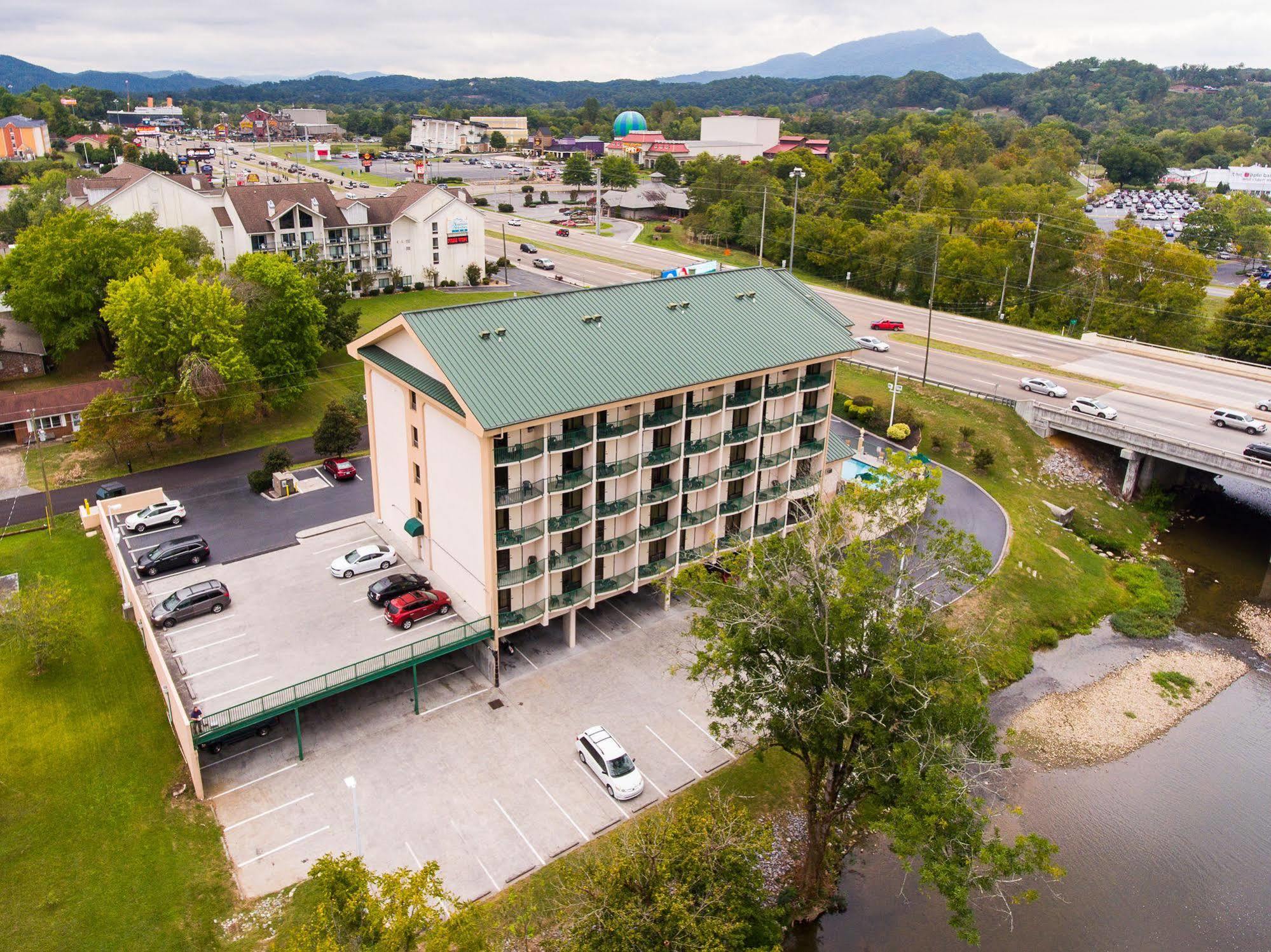 Hotel Pigeon River