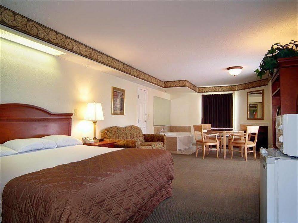 Country & By Radisson, South, Tn