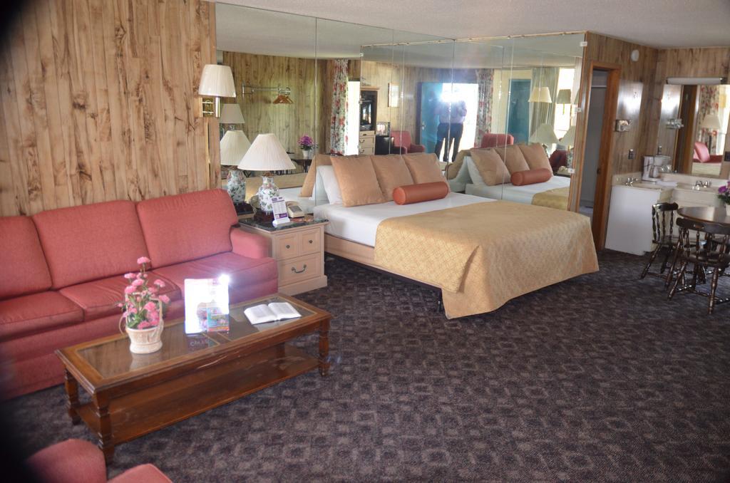Riverlodge South Hotel 2*